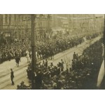 [ŁÓDŹ] podczas defilady na ulicy Piotrkowskiej , 3.V.1932r. , III dywizjon 10 pułku artylerii lekkiej