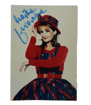 Majka JEZOWSKA autographs a photograph