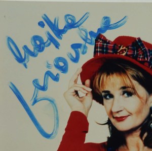 Majka JEZOWSKA autographs a photograph