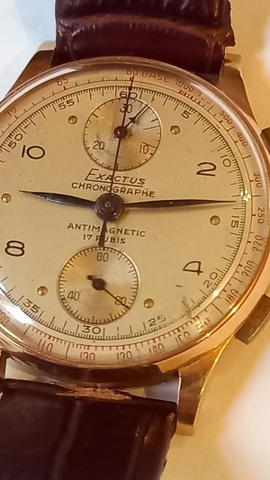 EXACTUS Chronographe Venus 170 gold 750 circa 1950.