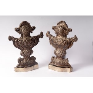 Pair of palm holders second half of the 18th century 33 x 23 x 12 cm Baroque in shape, made of wood and silver-plated copper sheet. Rocaille and plant motifs in relief and engraved on the plates. State of preservation: good, oxidized parts, Pair of palm h