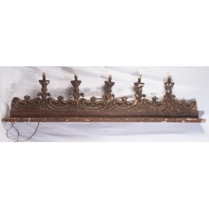Five-light frieze in carved wood 19th century 160 x 14 x 14 cm with plant motifs and a beaded edge. State of preservation: fair, some missing gilding, one missing floral frieze., Five-light frieze in carved wood 19th century 160 x 14 x 14 cm with plant mo