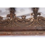 Five-light frieze in carved wood 19th century 160 x 14 x 14 cm with plant motifs and a beaded edge. State of preservation: fair, some missing gilding, one missing floral frieze., Five-light frieze in carved wood 19th century 160 x 14 x 14 cm with plant mo