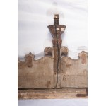 Five-light frieze in carved wood 19th century 160 x 14 x 14 cm with plant motifs and a beaded edge. State of preservation: fair, some missing gilding, one missing floral frieze., Five-light frieze in carved wood 19th century 160 x 14 x 14 cm with plant mo