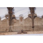 Five-light frieze in carved wood 19th century 160 x 14 x 14 cm with plant motifs and a beaded edge. State of preservation: fair, some missing gilding, one missing floral frieze., Five-light frieze in carved wood 19th century 160 x 14 x 14 cm with plant mo