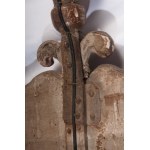 Five-light frieze in carved wood 19th century 160 x 14 x 14 cm with plant motifs and a beaded edge. State of preservation: fair, some missing gilding, one missing floral frieze., Five-light frieze in carved wood 19th century 160 x 14 x 14 cm with plant mo