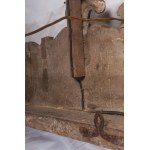 Five-light frieze in carved wood 19th century 160 x 14 x 14 cm with plant motifs and a beaded edge. State of preservation: fair, some missing gilding, one missing floral frieze., Five-light frieze in carved wood 19th century 160 x 14 x 14 cm with plant mo