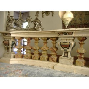 Wooden balustrade 18th century 3.30 x 82 cm composed of two curvilinear elements, each of which has a stepped base tapering towards the top with a projecting central part. The head is also curvilinear with an owl&#39;s beak frame and a central prominence.