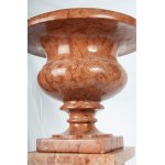 Bell vase with twisted column as a base 20th century vase 34 x 42 x 19 cm; total 115 x 24 cm in pink Verona marble. State of preservation: very good, Bell vase with twisted column as a base 20th century vase 34 x 42 x 19 cm; total 115 x 24 cm in pink Vero