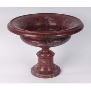 Sicilian red jasper basin centerpiece 20th century 25.5 x 36 x 14.5 cm with a plinth foot with circular support, with an everted edge with a steep flounce and a wide base. State of preservation: very good, Sicilian red jasper basin centerpiece 20th centur