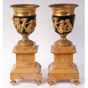 Pair of potiches second half of the 19th century 41 x 17 x 13 cm plinth base in yellow Siena marble with four quadrangular gilded bronze feet. Chalice stand in gilded bronze with a band of cupids along the body on a black background. State of preservation