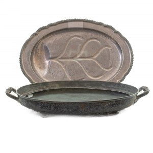 Silver metal tray and food warmer 20th century 62 x 10 x 47 cm oval in shape, with raised and engraved parts. Good state of preservation, oxidized parts., Silver metal tray and food warmer 20th century 62 x 10 x 47 cm oval in shape, with raised and engrav