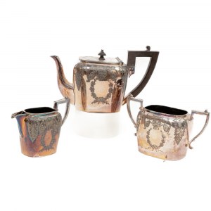 Silver metal coffee service English stamps, first quarter of the 20th century engraved part in different sizes pcs.3 Condition: good, wear on the silver plating as per use over time., Silver metal coffee service English stamps, first quarter of the 20th c