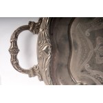 Metal tray 20th century 65 x 41.5 x 2 cm oval in shape, with handle grips and floral decoration engraved on the bottom. State of preservation: good, with minimal oxidation on the surface., Metal tray 20th century 65 x 41.5 x 2 cm oval in shape, with handl