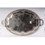 Metal tray 20th century 65 x 41.5 x 2 cm oval in shape, with handle grips and floral decoration engraved on the bottom. State of preservation: good, with minimal oxidation on the surface., Metal tray 20th century 65 x 41.5 x 2 cm oval in shape, with handl