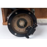 Lot of three navigation instruments consisting of: 20th century a sextant, a compass and a cartographic compass of different sizes. Condition: good, one broken clasp, tools untested., Lot of three navigation instruments consisting of: 20th century a sexta