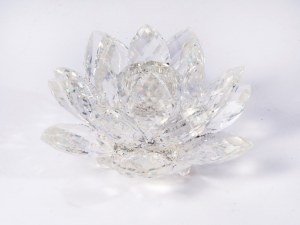 Świecznik z kryształem Swarovski Flower druga połowa XX wieku 7 x 7 cm w oryginalnym opakowaniu. Stan zachowania: bardzo dobry, Świecznik z kryształem Swarovskiego Kwiat druga połowa XX wieku 7 x 7 cm w oryginalnym opakowaniu. Stan zachowania