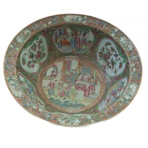 Polychrome porcelain tub Quing Dynasty, China mid-19th century 41.5 x 13.5 x 19 cm with short brim, wide flounce and wide bottom. On the back, annular support on a lowered bottom. Decoration with genre scenes, taken from the traditions of the Far East wit