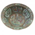 Polychrome porcelain tub Quing Dynasty, China mid-19th century 41.5 x 13.5 x 19 cm with short brim, wide flounce and wide bottom. On the back, annular support on a lowered bottom. Decoration with genre scenes, taken from the traditions of the Far East wit