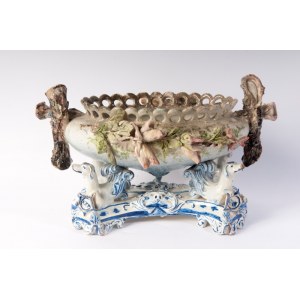 Polychrome ceramic centerpiece early 20th century 24 x 42 x 26 cm oval in shape with a central basket resting on four fantastic animals. Vase with floral barbotina decoration with trunk-shaped handles. At the base between the animals&#39; paws within circ