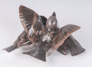 Trzy wróbelki, porcelanowa rzeźba okrągła II poł. XX w. 9 x 13 x 16 cm duńska manufaktura BG Stan zachowania: bardzo dobry, Trzy wróbelki, porcelanowa rzeźba okrągła II poł. XX w. 9 x 13 x 16 cm duńska manufaktura BG