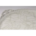 Porcelain serving tray, second half of the 20th century 30 x 2 cm round shape with wing handles, leaf decoration on a white background, Ginori manufacture. State of preservation: very good, Porcelain serving tray, second half of the 20th century 30 x 2 cm