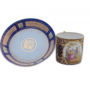 Polychrome porcelain liter cup, First half of the 19th century cup 6 x 6 cm: plate 13 x 3.5 cm blue background with genre figures within an oval reserve and decorations with latticework and racemes in pure gold. Square handle. Bowl-shaped plate with decor