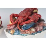 Pair of white earthenware vegetable dishes 34 x 24 x 16.5 cm with lid with embossed fish and shellfish. Probably Italian manufacture, first half of the 20th century State of preservation: good. minimal restorations to the lid., Pair of white earthenware v