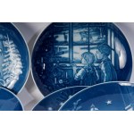 Lot of sixty-seven plates 20th century diameter 18 x 2.5 cm with Christmas scenes, wall mounted, in blue background porcelain. B and G manufacture. Denmark. From the first half of the 20th century to the end of the 20th century State of preservation: good