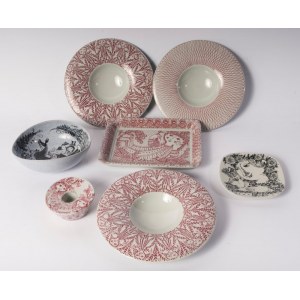 Lot of seven ceramic pieces 70&#39;s in different shapes, sizes and decorations. Author&#39;s signature in red under enamel State of preservation: very good, Lot of seven ceramic pieces 70&#39;s in different shapes, sizes and decorations. Author&#39;s sig
