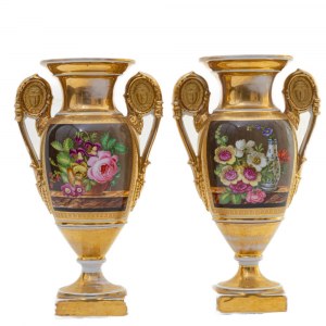 Pair of baluster vases, France, mid-19th century 26.5 x 7.3 x 7.3 cm with a short neck ending in a round foot resting on a quadrangular base. Above the shoulder, a flared opening on the rim and a pair of ring handles with figure medallions. Decoration in 
