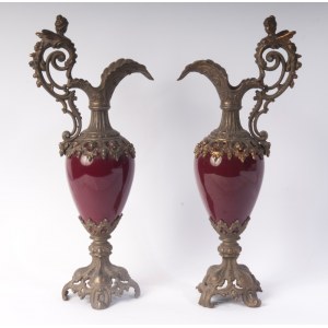 Pair of bronze and ceramic pouring vases late 19th early 20th century 42 x 10 cm with a truncated conical body tapering towards the bottom in red ceramic, with a bronze foot and spout. State of preservation: good., Pair of bronze and ceramic pouring vases