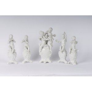 Set of white porcelain music-making angels composed of: 19 x 7.5 cm; 16 x 5 cm a centerpiece with four angels and four single angels all on a pedestal in the shape of a bud. Ginori manufacture. first half of the 20th century State of conservation: one ang