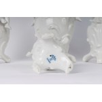Set of white porcelain music-making angels composed of: 19 x 7.5 cm; 16 x 5 cm a centerpiece with four angels and four single angels all on a pedestal in the shape of a bud. Ginori manufacture. first half of the 20th century State of conservation: one ang