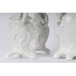 Set of white porcelain music-making angels composed of: 19 x 7.5 cm; 16 x 5 cm a centerpiece with four angels and four single angels all on a pedestal in the shape of a bud. Ginori manufacture. first half of the 20th century State of conservation: one ang
