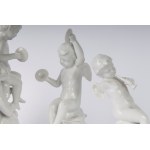 Set of white porcelain music-making angels composed of: 19 x 7.5 cm; 16 x 5 cm a centerpiece with four angels and four single angels all on a pedestal in the shape of a bud. Ginori manufacture. first half of the 20th century State of conservation: one ang