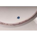 Lot of six knife plates diameter 24.6 x 2.6 cm in polychrome porcelain with a golden brim and blue trim. Wide white-bottomed hollow with a reproduction of a bird within a golden reserve. Ring-shaped back on a lowered background with a blue manufacturing s