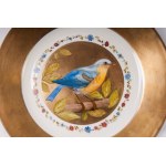 Lot of six knife plates diameter 24.6 x 2.6 cm in polychrome porcelain with a golden brim and blue trim. Wide white-bottomed hollow with a reproduction of a bird within a golden reserve. Ring-shaped back on a lowered background with a blue manufacturing s