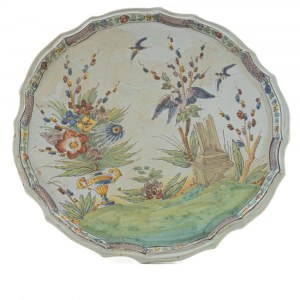 Centerpiece stand FAENZA, MANIFATTURA FERNIANI, FINE XVIII SECOLO diameter 29 x 6 x 13 cm150 in polychrome ceramic, with a sixteen-pointed mixtilinear edge and a slightly raised rim. Quadrangular support on a short neck with a ribbed body. Decoration &quo