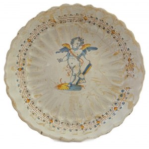 Crespina centerpiece, Deruta, first quarter of the 17th century 24.5 x 6 x 10 cm in compendiary ceramics. Mixtilinear edge with pods that start from the rim and reach the center of the plate. Central part raised from the ceramic body and ring-shaped suppo