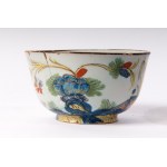 Lot of two coffee cups with saucer second half of the 18th century in polychrome ceramics of which: bell-shaped cup with en suite plate, &quot;carnation&quot; decoration 5.5 x 7.5 cm and 12.4 x 3 cm; Litron cup with ear grip and en suite plate, monochrome