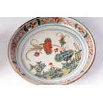 Lot of two coffee cups with saucer second half of the 18th century in polychrome ceramics of which: bell-shaped cup with en suite plate, &quot;carnation&quot; decoration 5.5 x 7.5 cm and 12.4 x 3 cm; Litron cup with ear grip and en suite plate, monochrome
