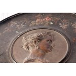 Gueridon 19th century 80 x 45 cm made of ebonized wood with a circular support surface with a female profile in relief in the centre, a caryatid stem and a three-legged support. State of conservation: missing and broken parts, Gueridon 19th century 80 x 4