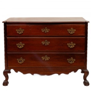 Three-drawer chest of drawers with a rectangular shape 19th/20th century 93 x 127 x 66 cm four comma legs with zoomorphic foot in mahogany wood. Portuguese manufacture. State of preservation: good., Three-drawer chest of drawers with a rectangular shape 1