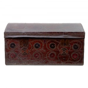 Leather and wood trunk, Indo/Portuguese art, early 19th century 57 x 106 x 57 cm with brass stud finishes, interior lined with fabric painted with floral and parrot motifs. Condition: good with small signs of wear due to use over time., Leather and wood t