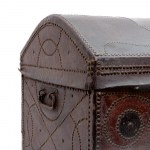Leather and wood trunk, Indo/Portuguese art, early 19th century 57 x 106 x 57 cm with brass stud finishes, interior lined with fabric painted with floral and parrot motifs. Condition: good with small signs of wear due to use over time., Leather and wood t