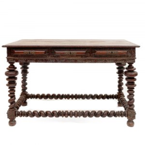 Wooden center table with six drawers, 19th century 83.5 x 125 x 65 cm of which only three are true, with four turned legs tapered towards the bottom and joined at the base, carved edge and band under the top sculpted and engraved with geometric motifs wit