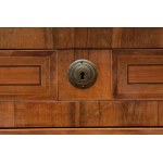 Three-drawer chest of drawers 19th century 93 x 118 x 53.5 cm in walnut and briar wood, rectangular in shape with four truncated conical legs. Decorated on the front, top and sides with geometric squares in fruit wood. State of preservation: good, minimal