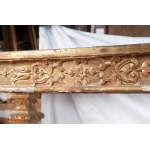 Carved and gilded wooden centre table 19th century 85 x 123 x 63 cm with plant motifs. Zoomorphic support foot connected to the base by a crossed motif. Breccia delle Alpi marble top. State of preservation: several points of the gilding have fallen off, C