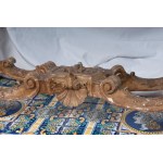 Carved and gilded wooden centre table 19th century 85 x 123 x 63 cm with plant motifs. Zoomorphic support foot connected to the base by a crossed motif. Breccia delle Alpi marble top. State of preservation: several points of the gilding have fallen off, C